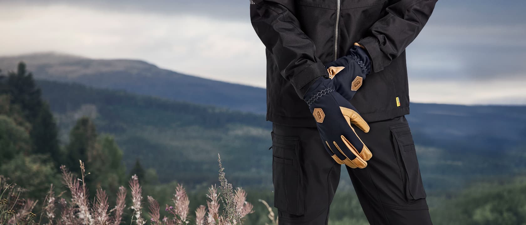 AW22_Banner_1680x720_Gloves
